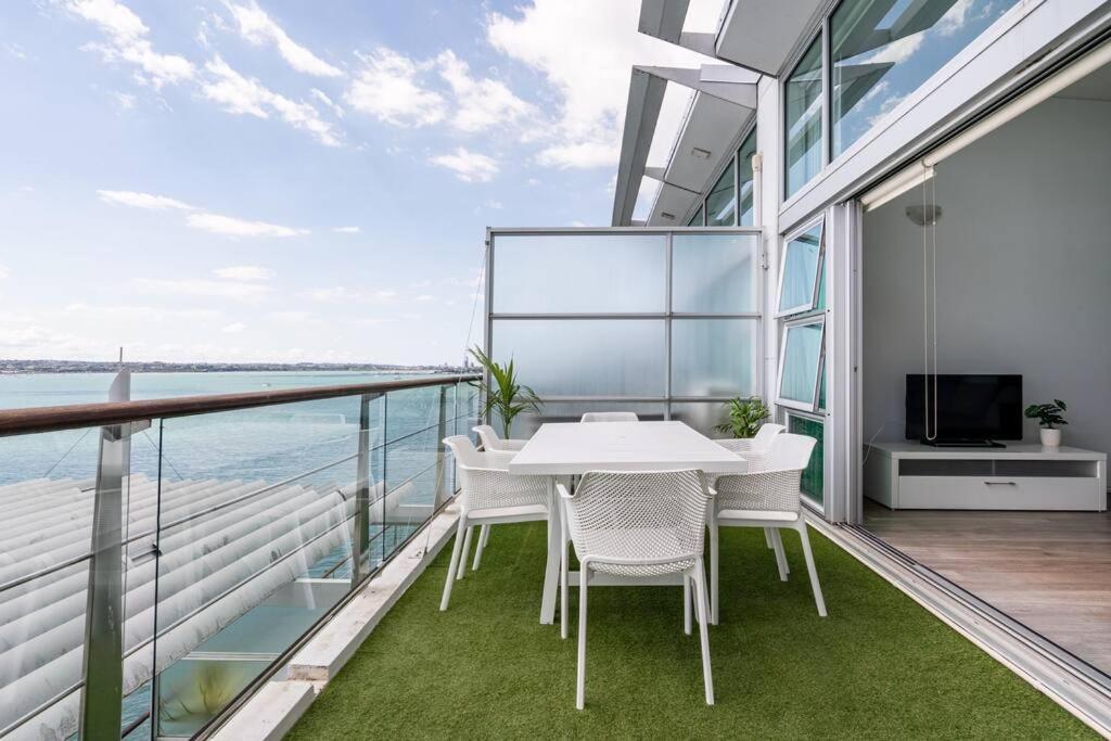 Spacious Penthouse With Spectacular Harbour Views! Auckland Eksteriør bilde